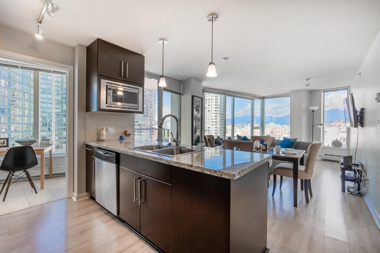 Stunning 2 Bedroom Condo With Downtown Views!!! فانكوفر المظهر الخارجي الصورة