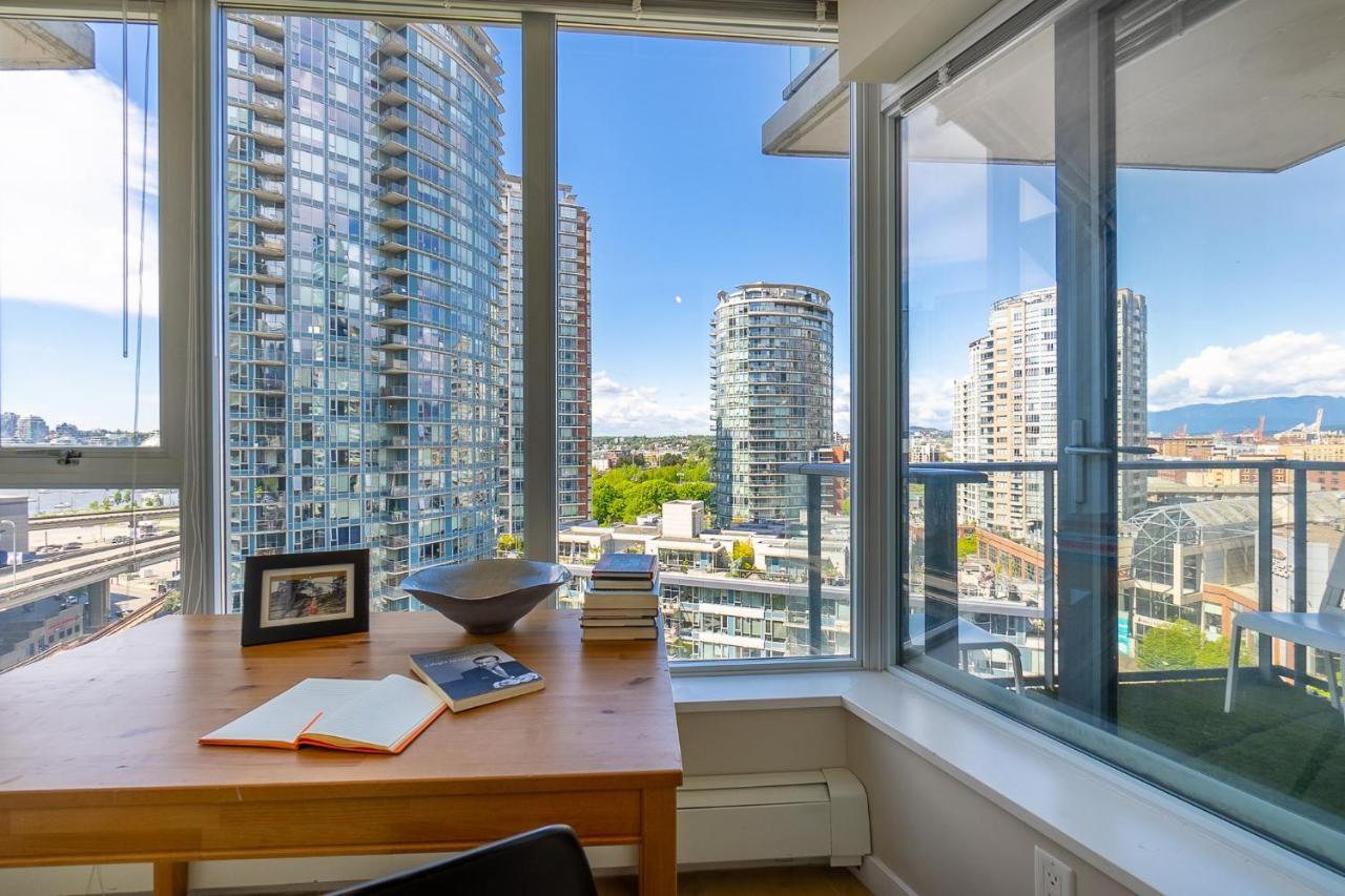 Stunning 2 Bedroom Condo With Downtown Views!!! فانكوفر المظهر الخارجي الصورة